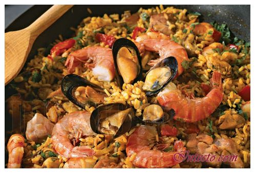 Паэлья с курицей и морепродуктами Паэлья с курицей и морепродуктами